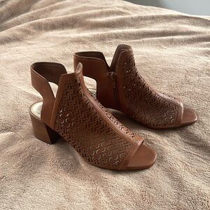 Vince Camuto Sternat Sandal sz 9.5